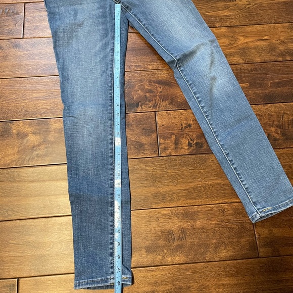 711 Skinny Levi’s 👖✨ - Picture 6 of 7